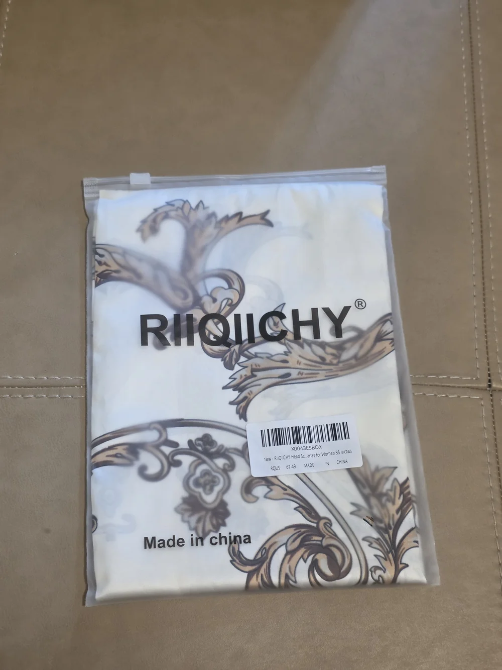 Riiqiichy Women's White Scarf with Tan Scroll Print